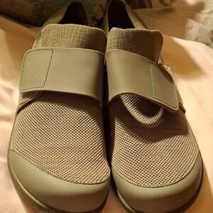 Traq by Alegria Gray Sneakers with Elastic Strap